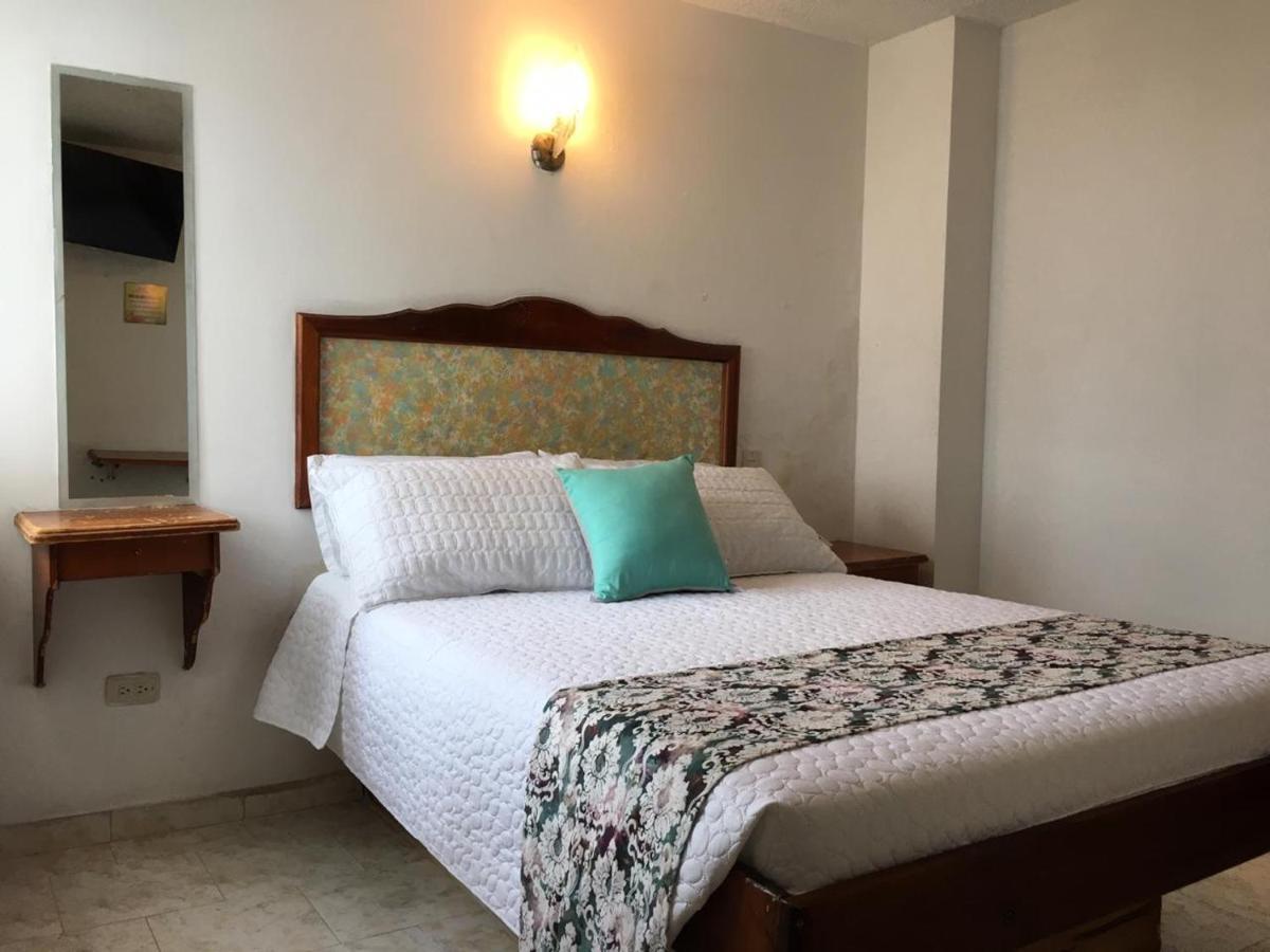 Hotel Armont Calarcá Esterno foto